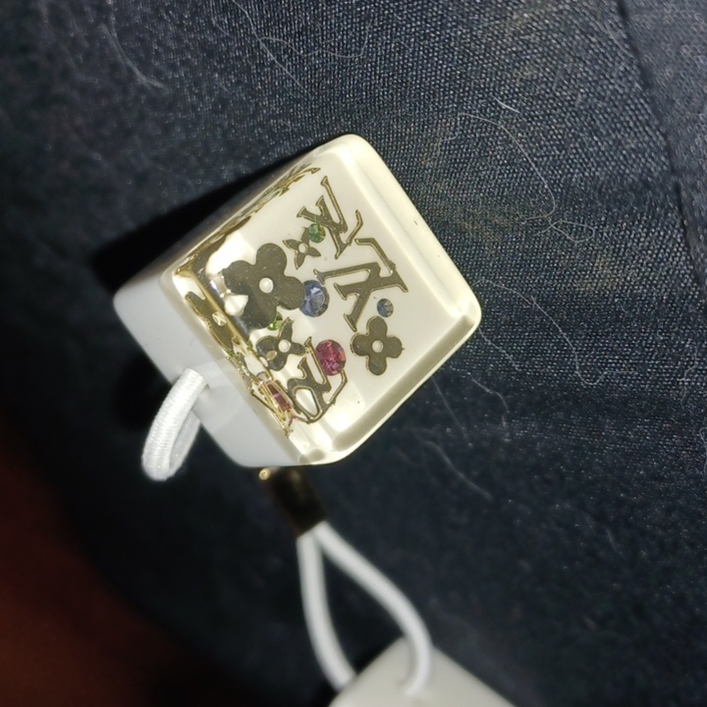 *Authentic* Louis Vuitton Cube Elastic Hair Tie White Resin